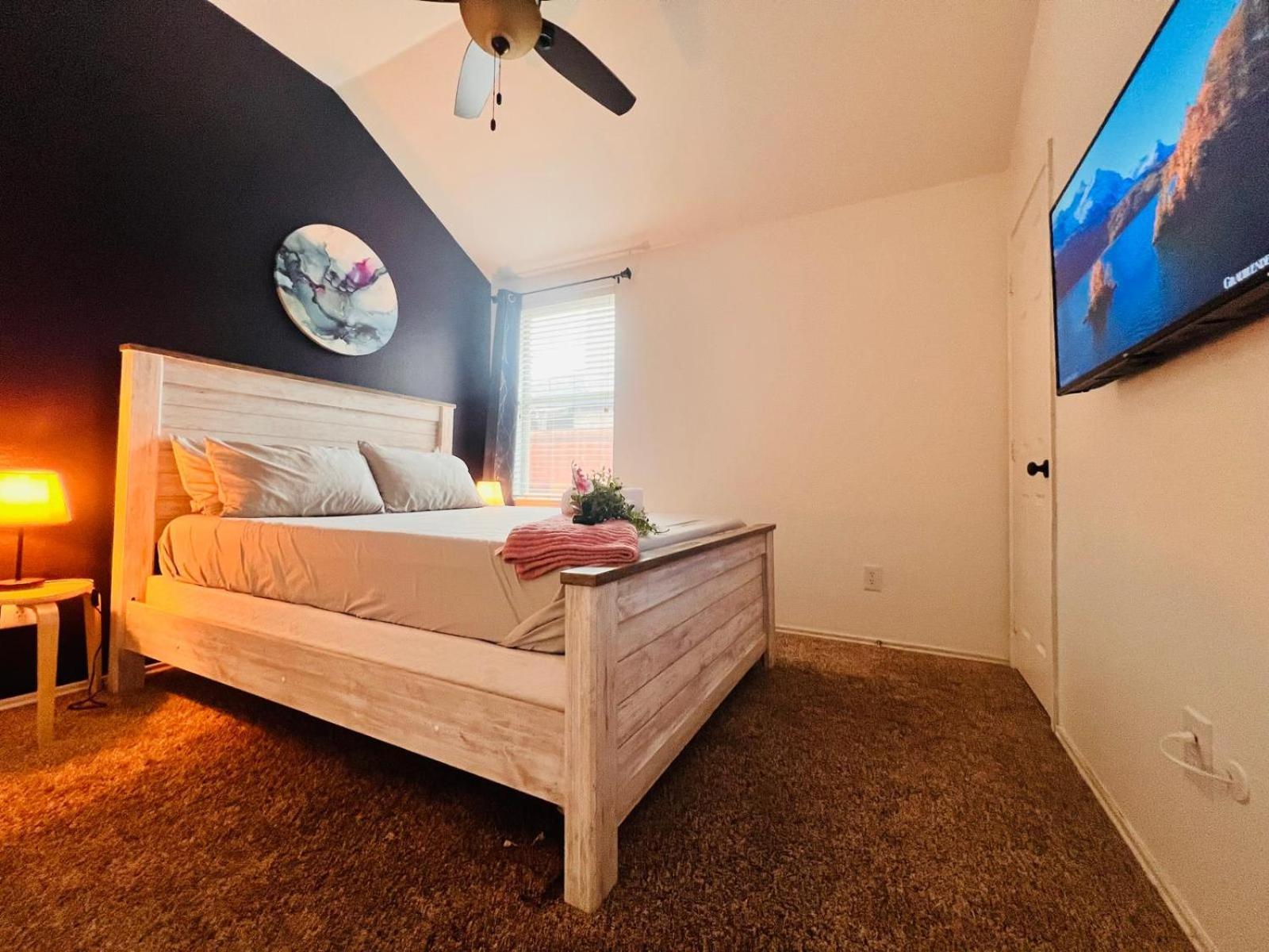 Work, Play & Stay King Bed With Foosball! Aubrey Экстерьер фото